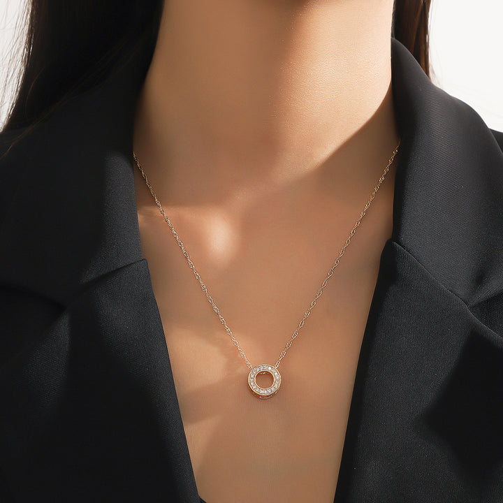 Micro Inlaiid Zircon Geometric Ring Collana della Collana femminile