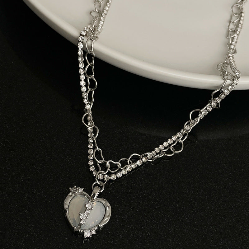Diseño de interés especial en forma de corazón lleno de collar de diamantes de luz de lujo para mujeres avanzada