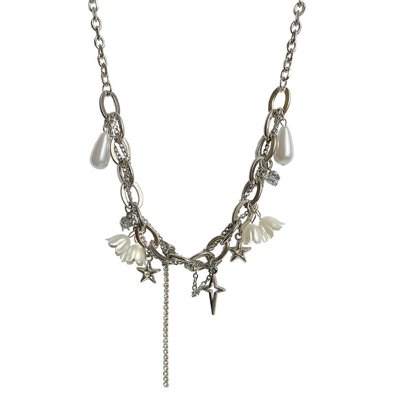 Weiße Blumennähte Perle Quaste Halskette