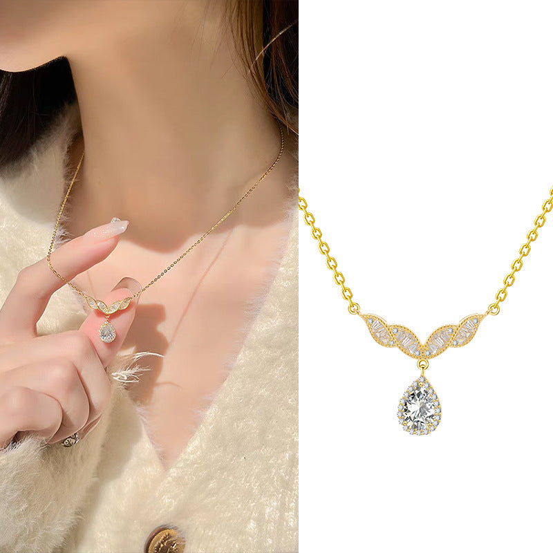 Könnyű luxus halfák medál nyaklánc a nők számára Niche Design Clavicle lánc