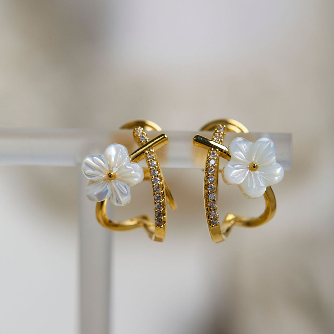 Small White Flower Mosquito Coil Shell Stud Earrings