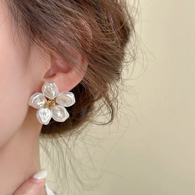Women's Fashion Baroque Flower Pearl Earrings
