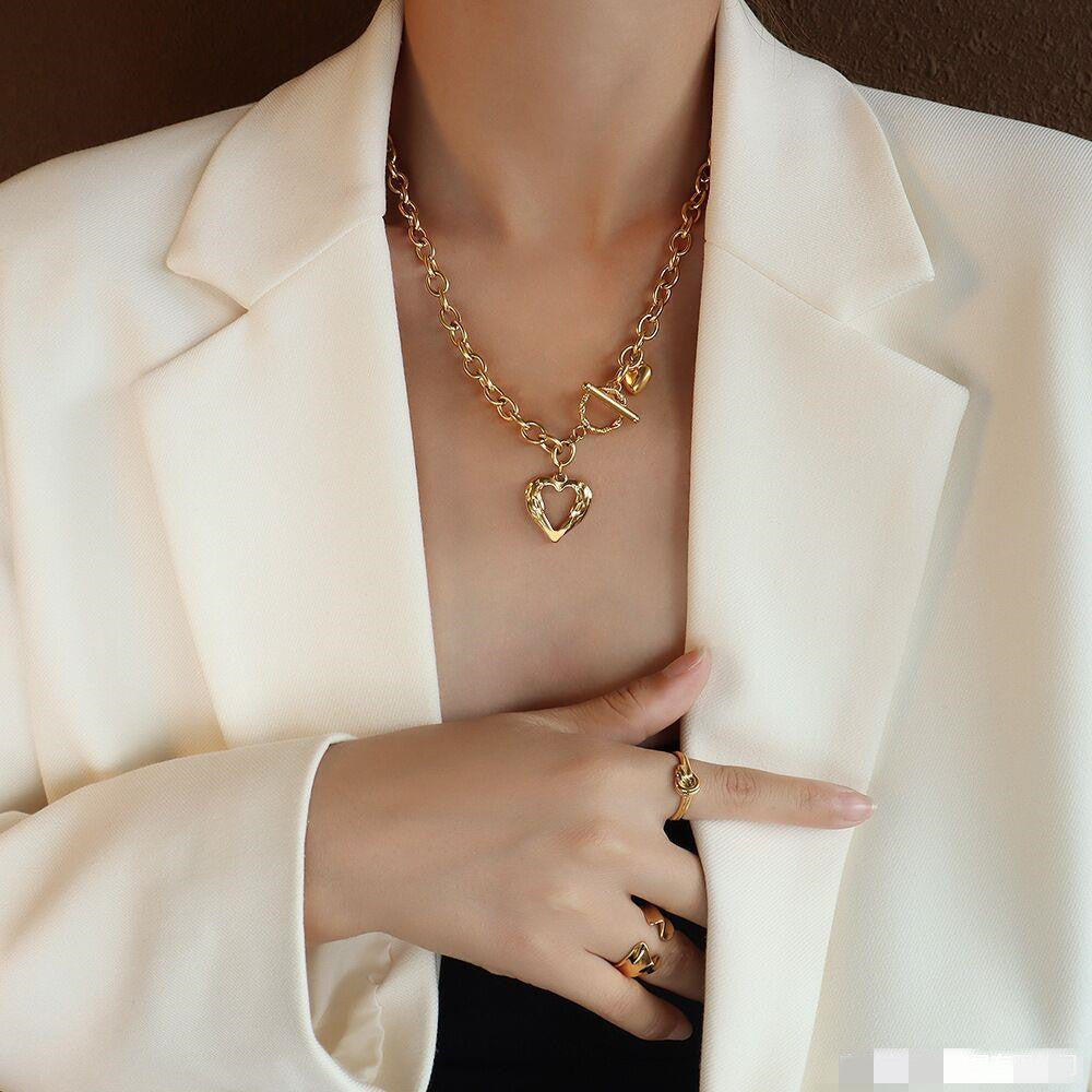 Französischer Stil Titanium Stahl 18K Gold Pfirsich Herz Halskette Frauen