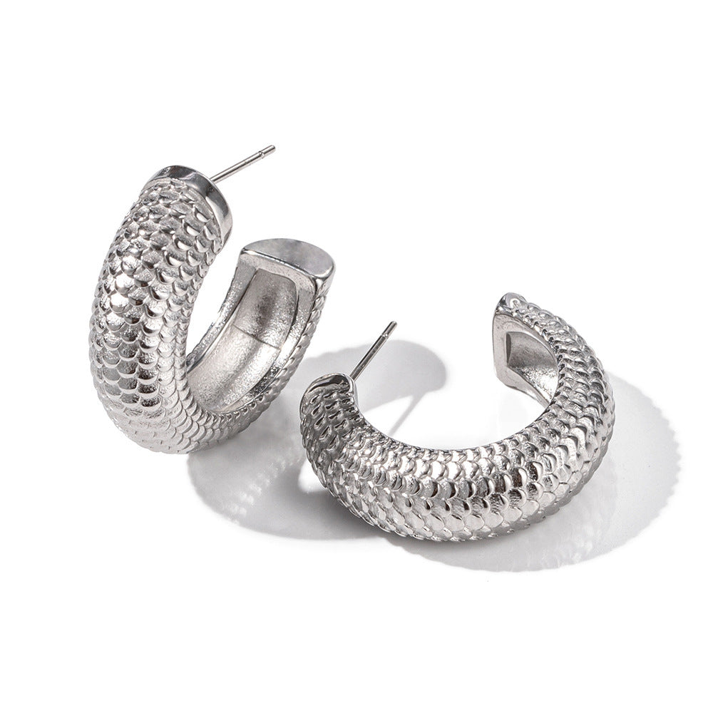 Boucles d'oreilles en forme de C cylindrique en forme de C.