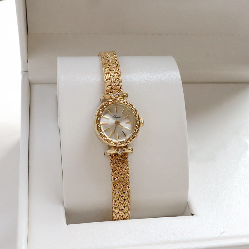 Simple Retro Especial Interés Ligero Luxury Small Gold Women's Watch