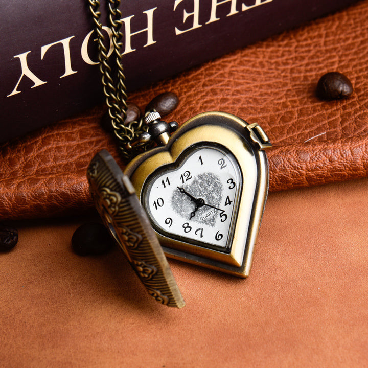 Quartz Watch Retro Hollow Heart във формата на сърце с диамант