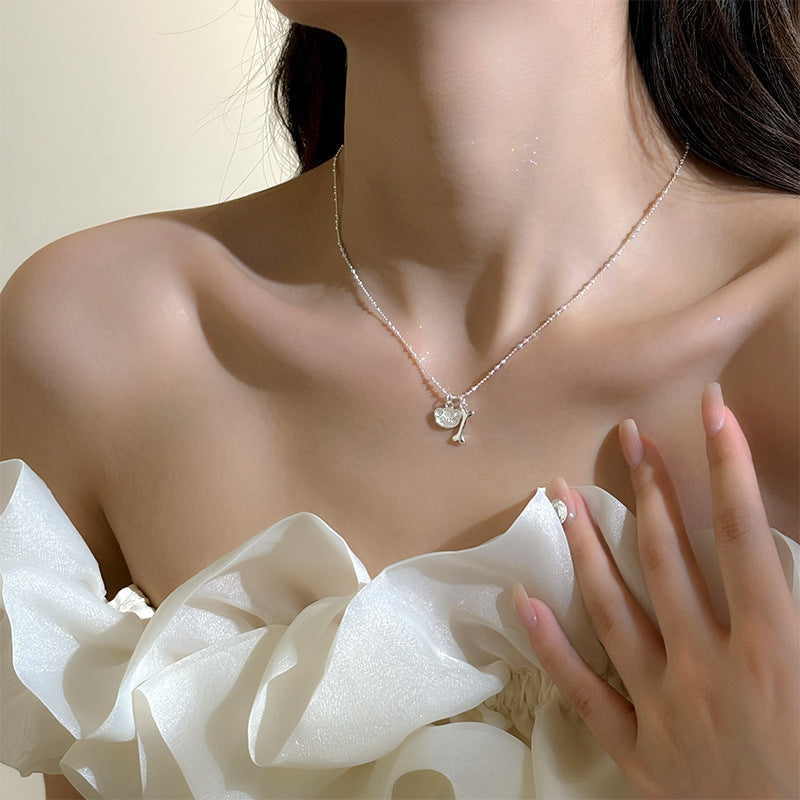 Collier d'os de chiot mignon pour les femmes design d'intérêt spécial