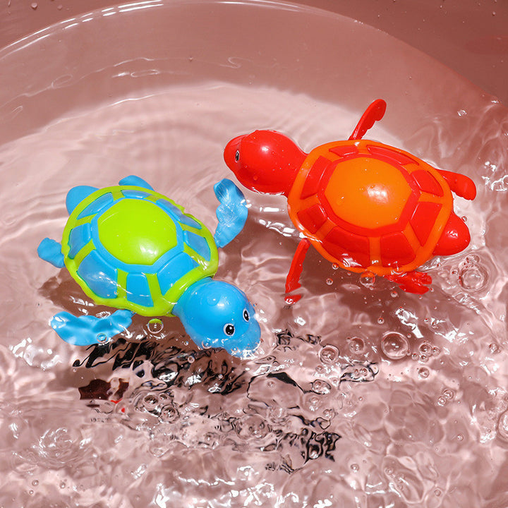 Vauvan kilpikonna kylpyhuonelelut vauvan uima uinnissa