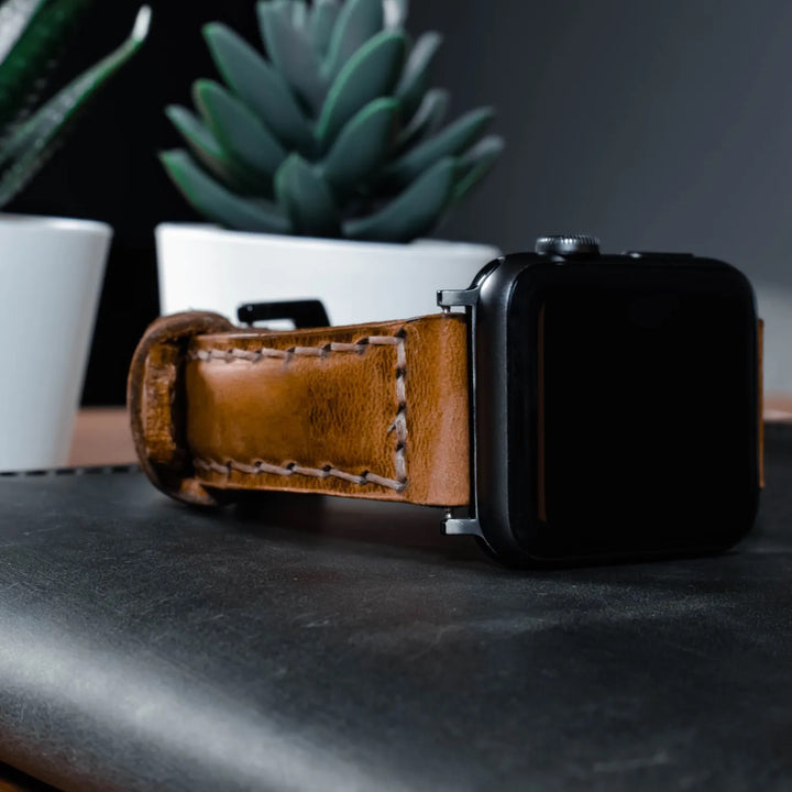 Apple Watch 8 45 mm handgefertigtes Lederarmband hellbraun