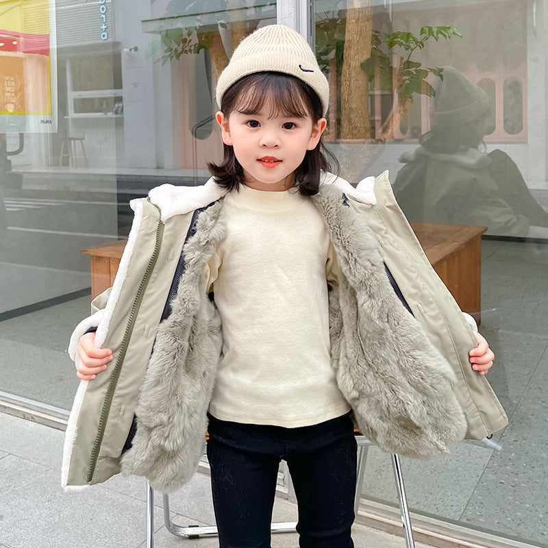 Plăciu cu haină de blană pentru copii care depășește lungimea mijlocie