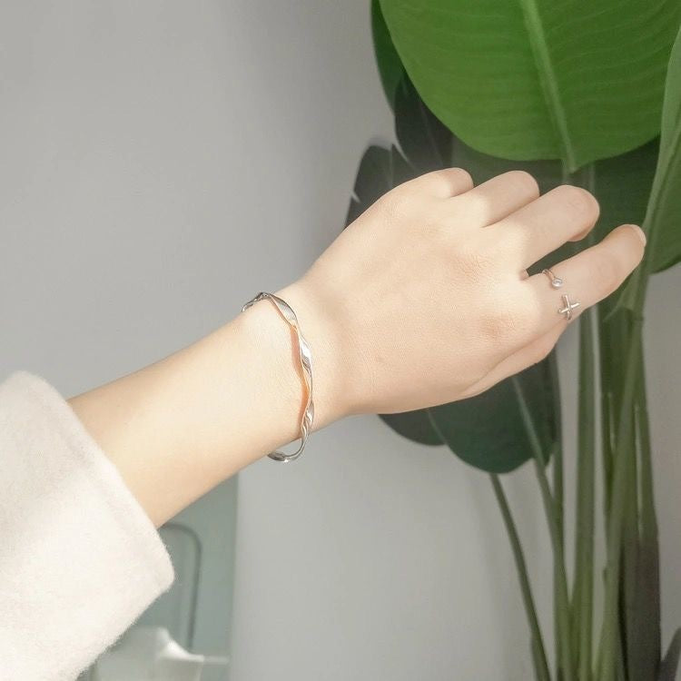 Modello d'onda femminile semplice Bracciale di design per interessi speciali