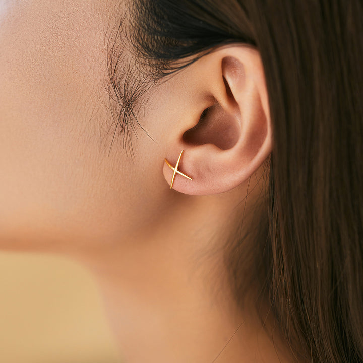 Modische temperamentvolle Ohrringe von Frauen