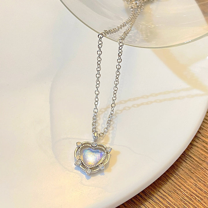 Creative Diamond Hollow Out Colorful Love Pendant Halsband