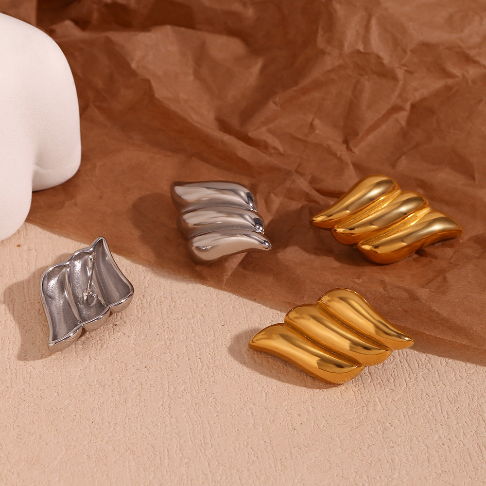 Temperamento de oro de acero inoxidable personalizado Pendientes de ala de tres capas