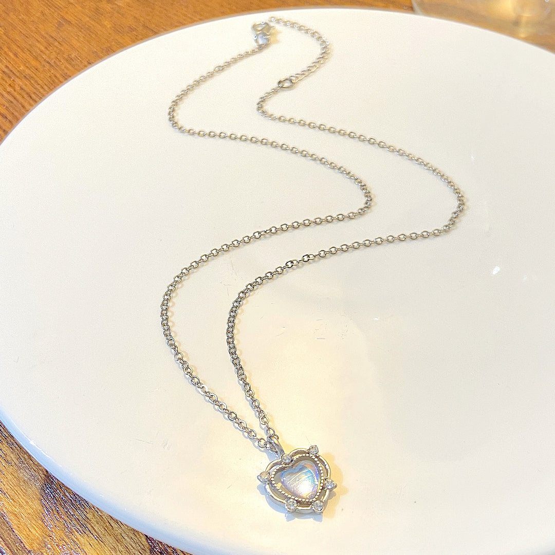 Diamond créatif creux de collier de pendentif d'amour coloré