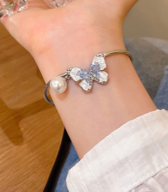 Pulsera de mariposa de grava azul de gradiente casual femenina