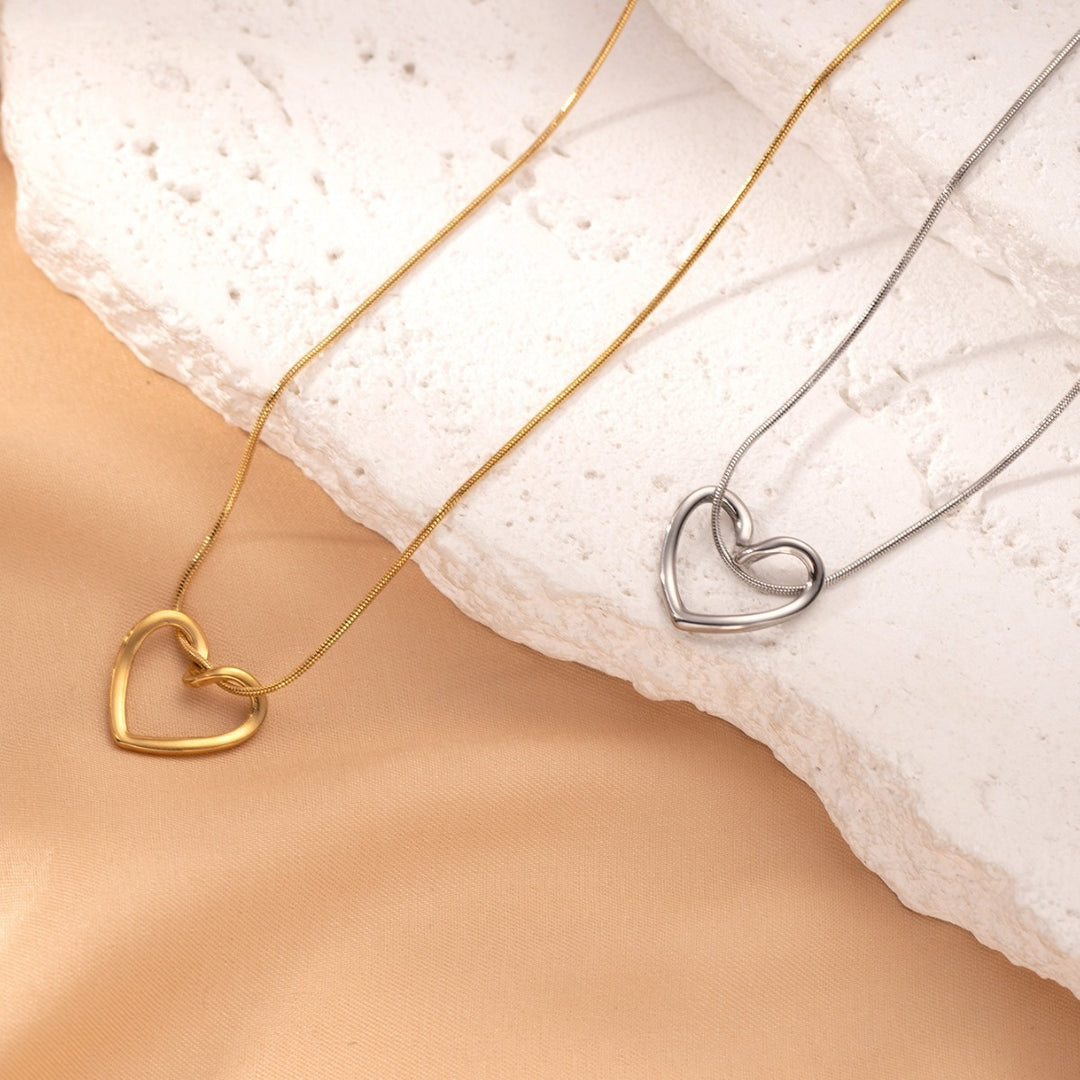 Mode sieraden Taillesless Steel Twist Hollow Heart Hangketting voor vrouwen Spicy Girls Simple sleutelbeen ketens sieraden Gift