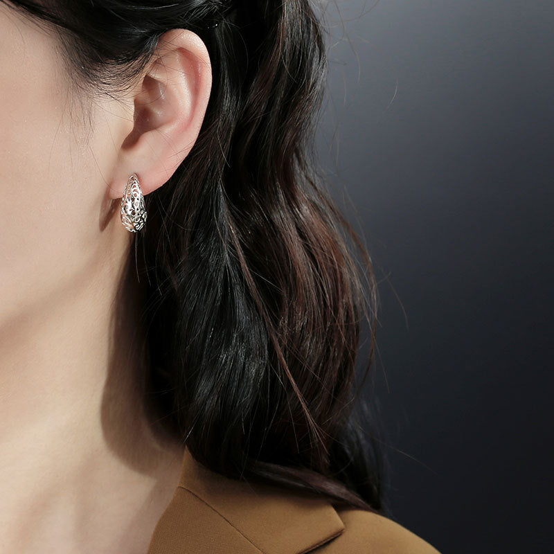 Women's Fashion Hollow Heart-shaped Earrings