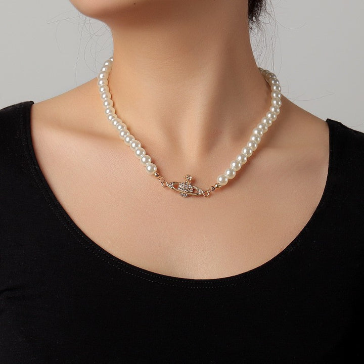 Creatieve en trendy parelsketting, Dames diamant ingelegde Saturn hanger ketting, ketting