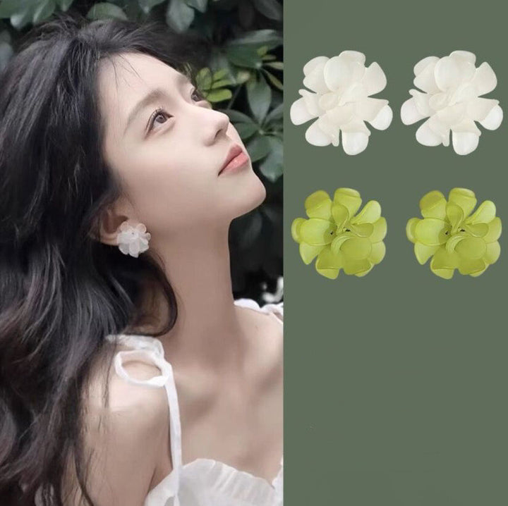 Women's Fashion Simple Flower Stud Earrings