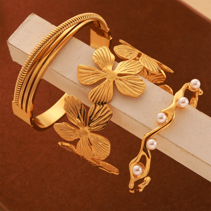 Titanium Steel Gold-plated Pastoral Style Flower Bracelet