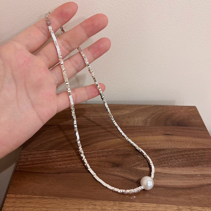 Petits morceaux de collier de perle argenté